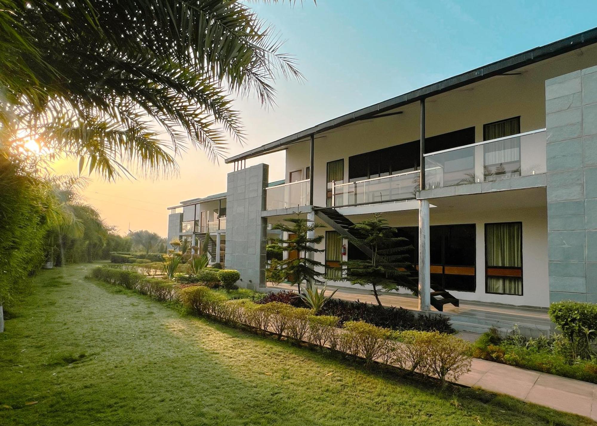 The Cloyster Resort And Spa รามนาการ์ ภายนอก รูปภาพ